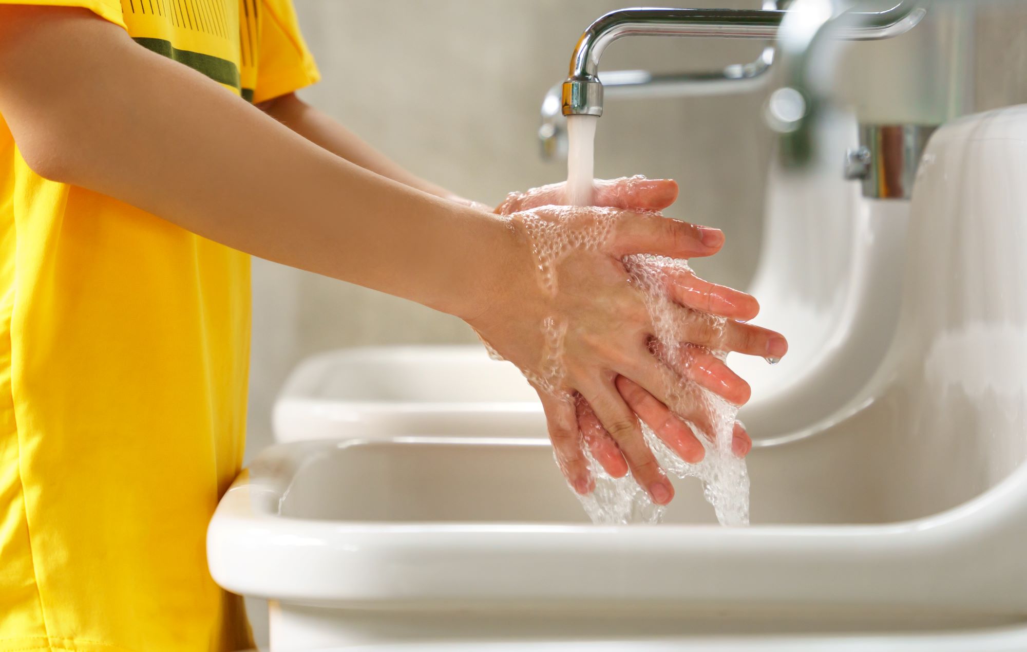 kid washing hands
